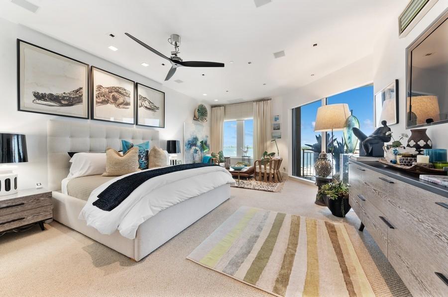 ONE WATERMARK PLACE - Residential