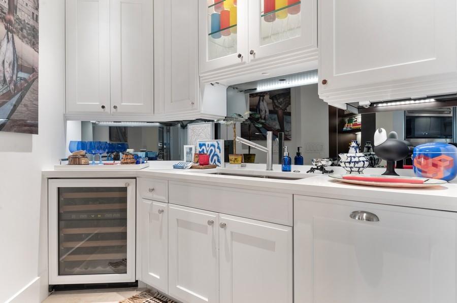 ONE WATERMARK PLACE - Residential