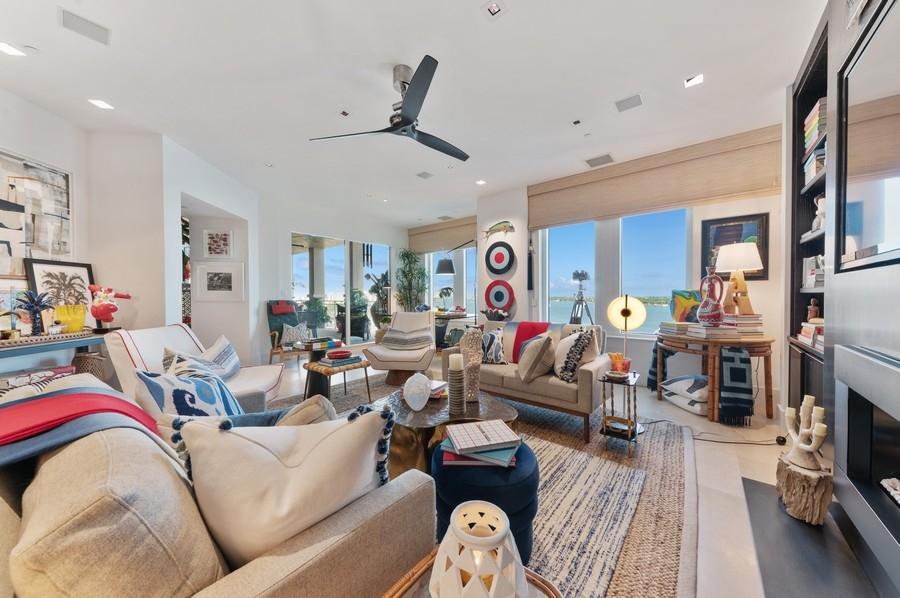 ONE WATERMARK PLACE - Residential