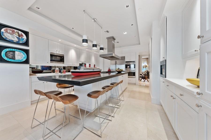 ONE WATERMARK PLACE - Residential