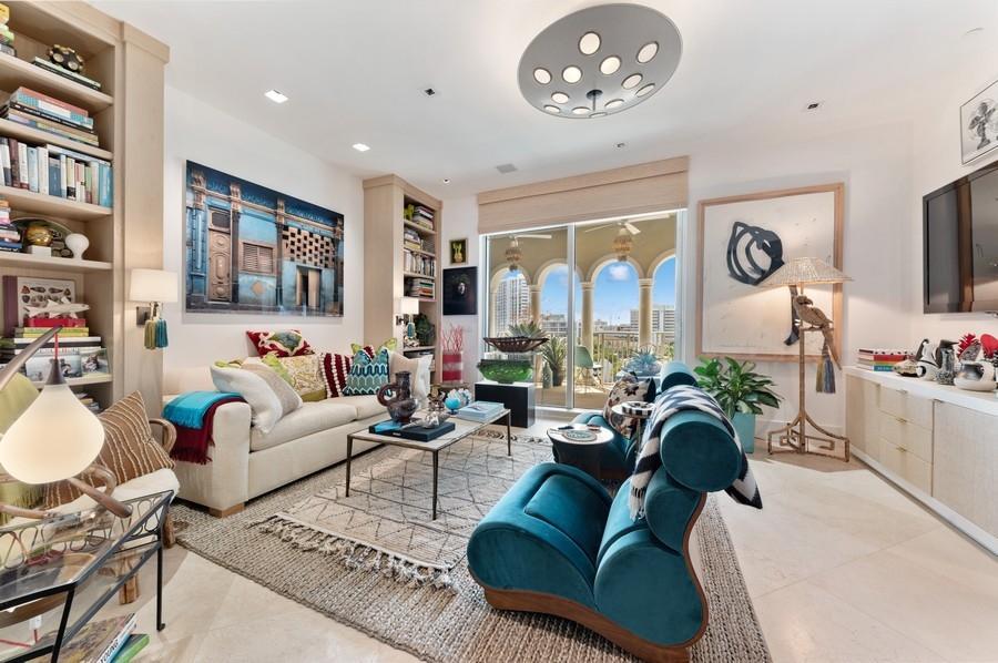 ONE WATERMARK PLACE - Residential