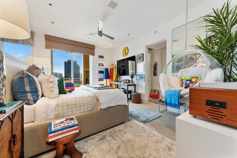 ONE WATERMARK PLACE - Residential