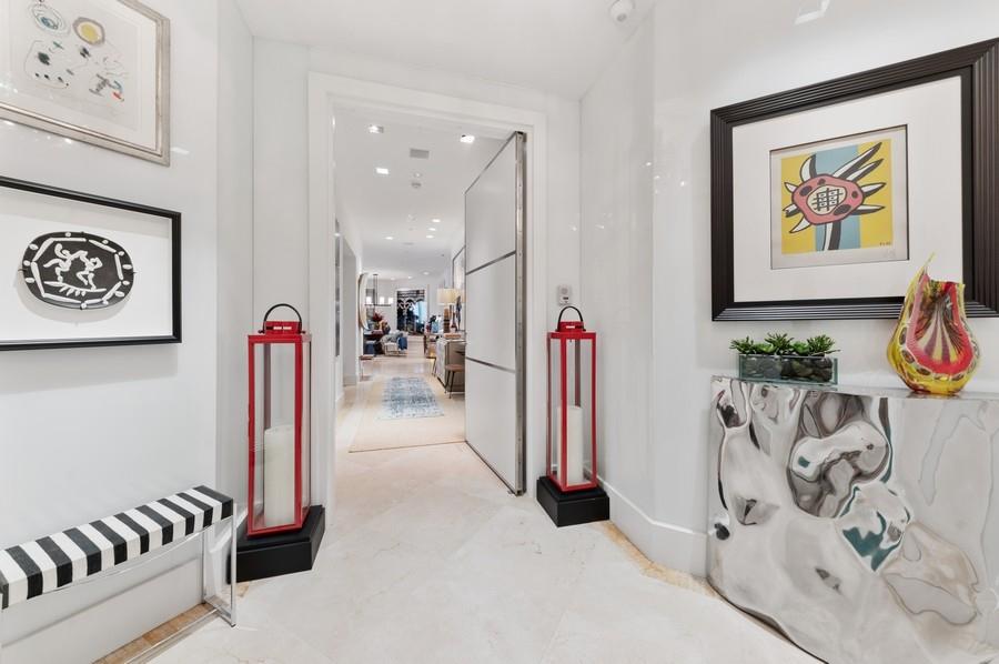 ONE WATERMARK PLACE - Residential