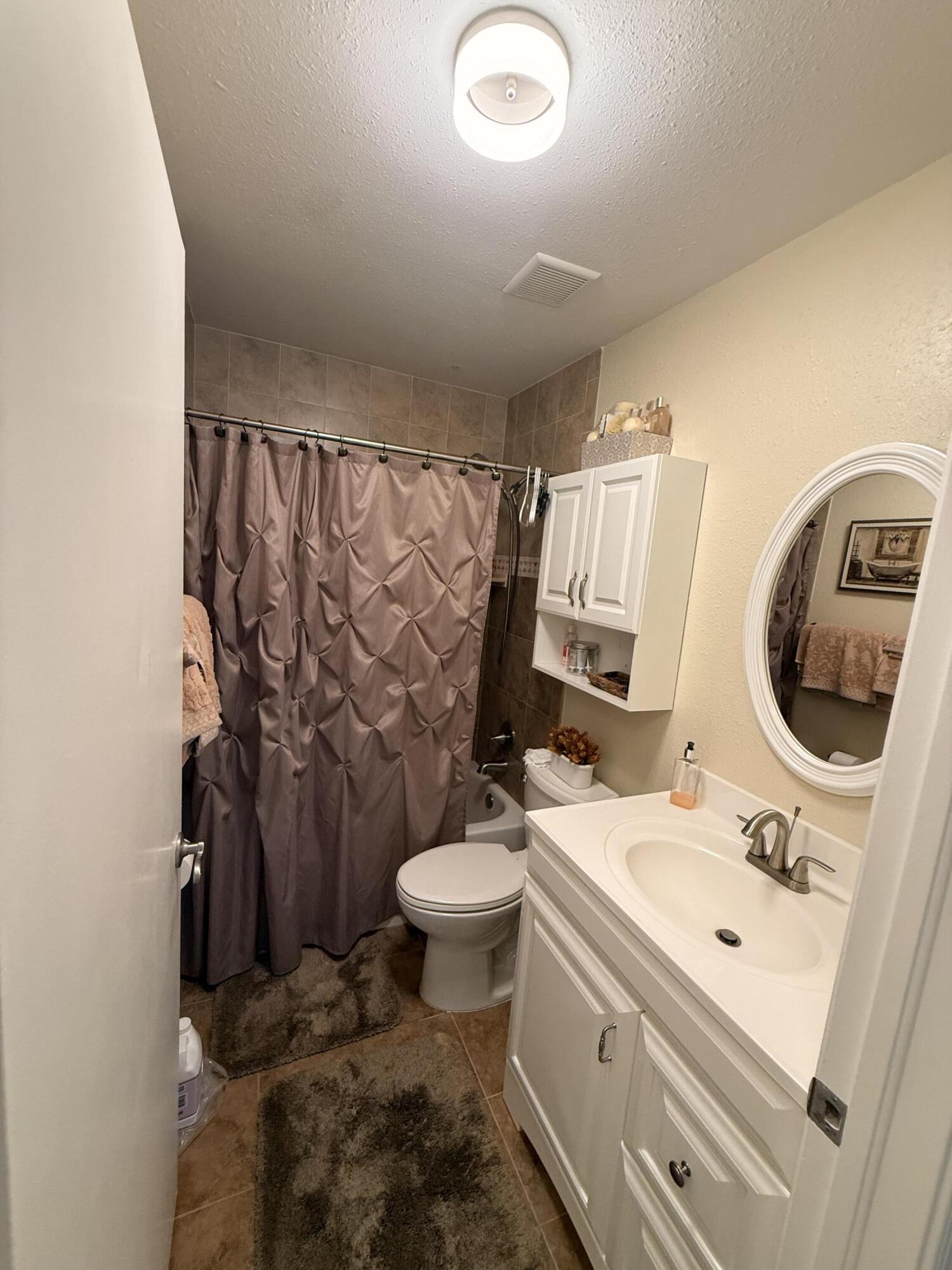 LEE ESTATES 4 - Residential Lease