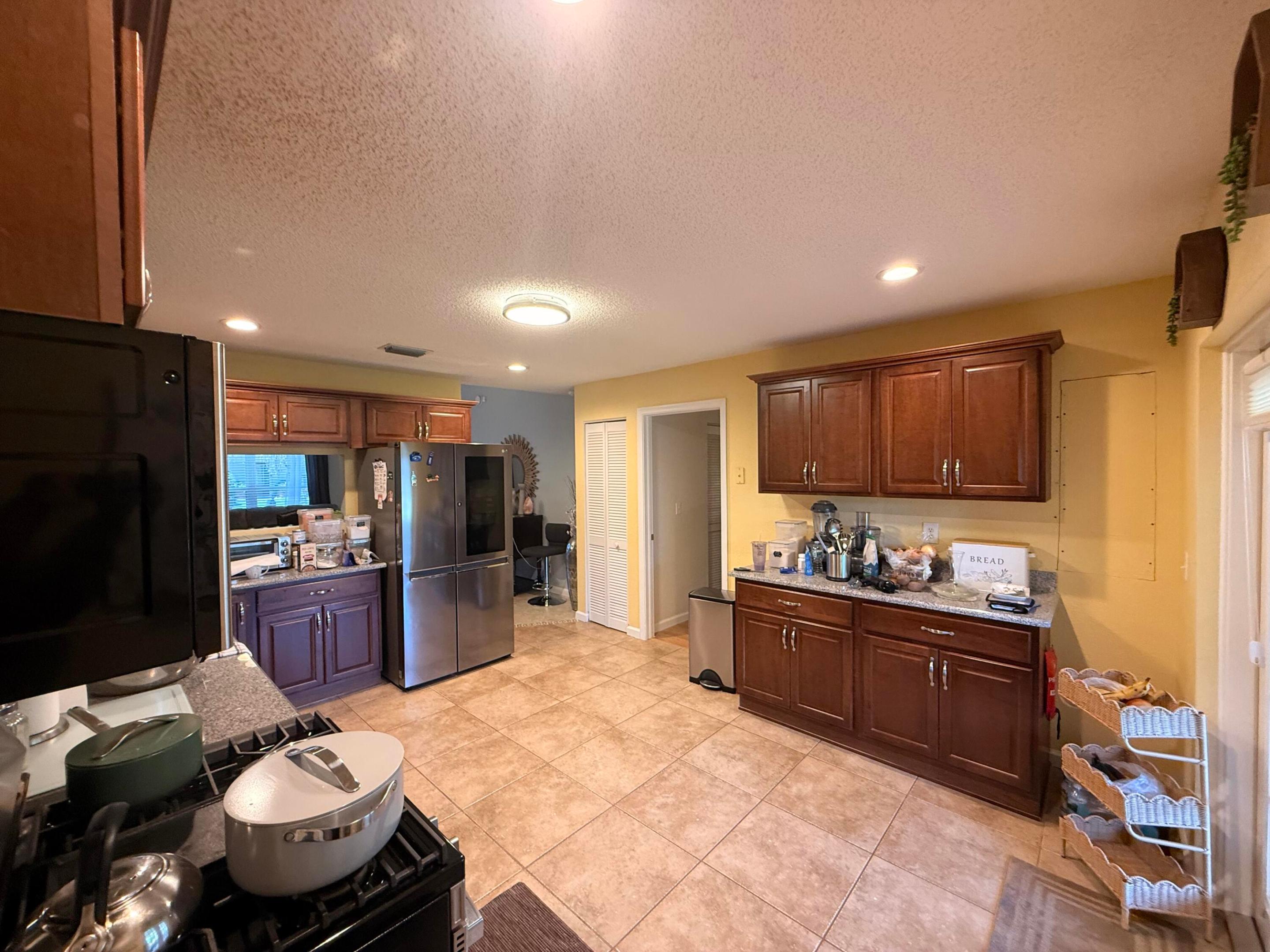 LEE ESTATES 4 - Residential Lease