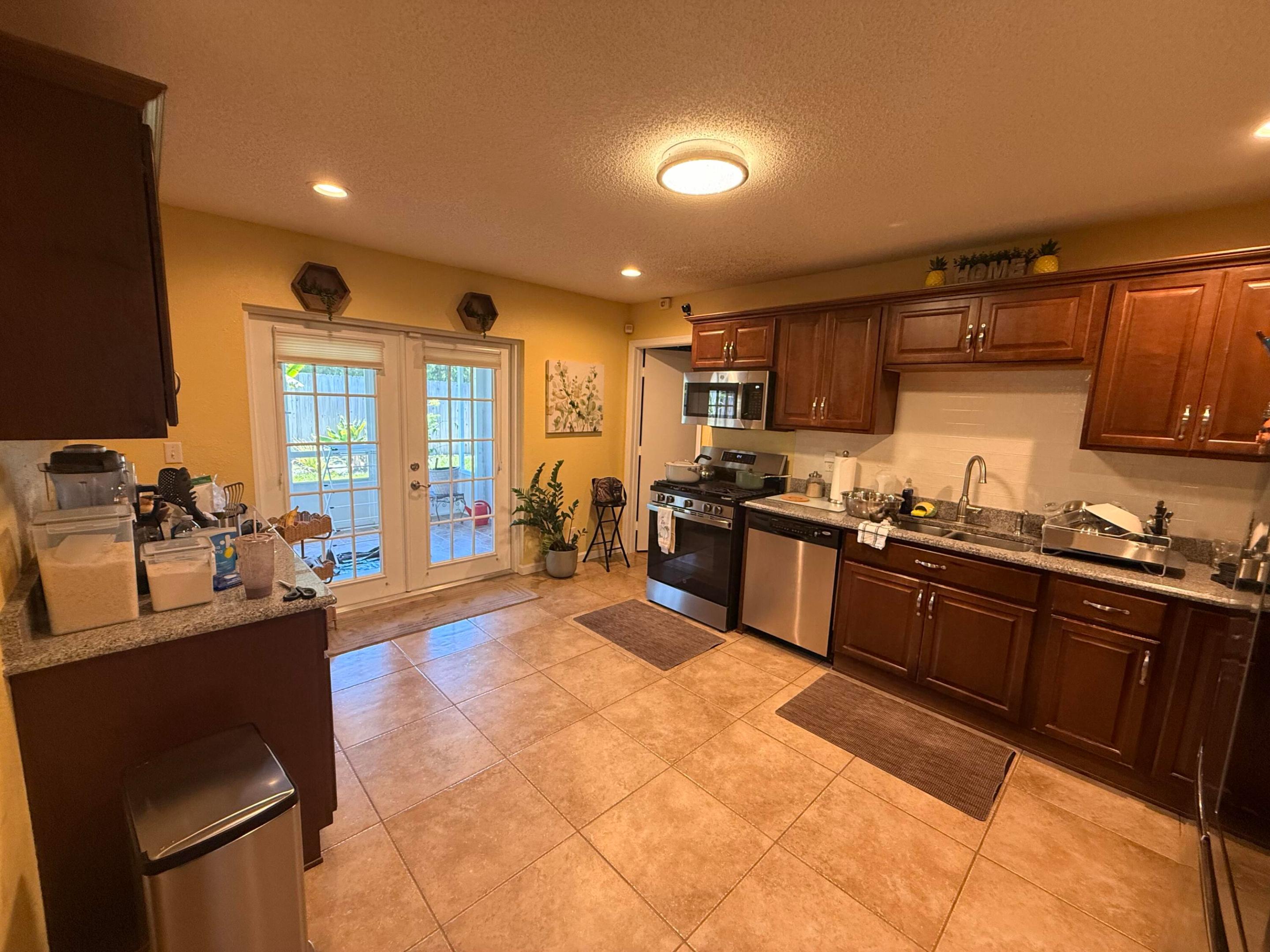 LEE ESTATES 4 - Residential Lease