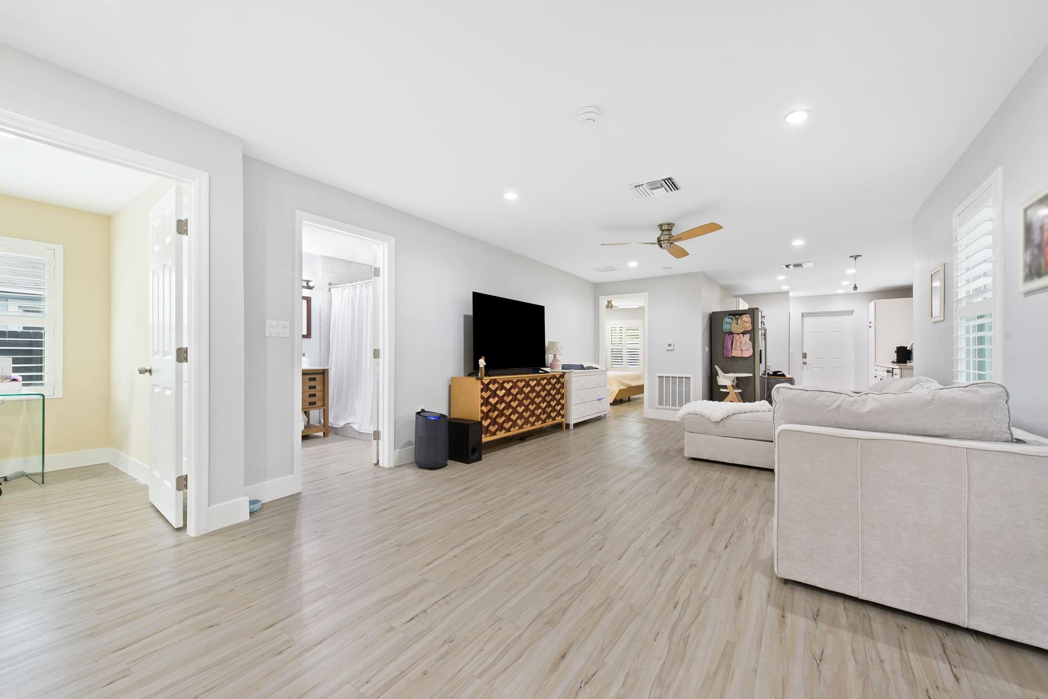 230 Seminole Ave