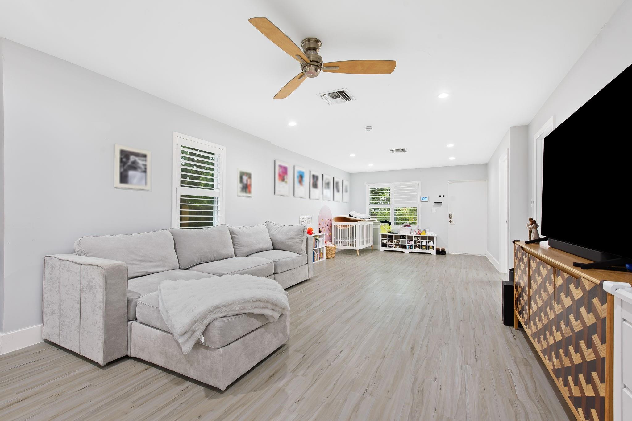 230 Seminole Ave