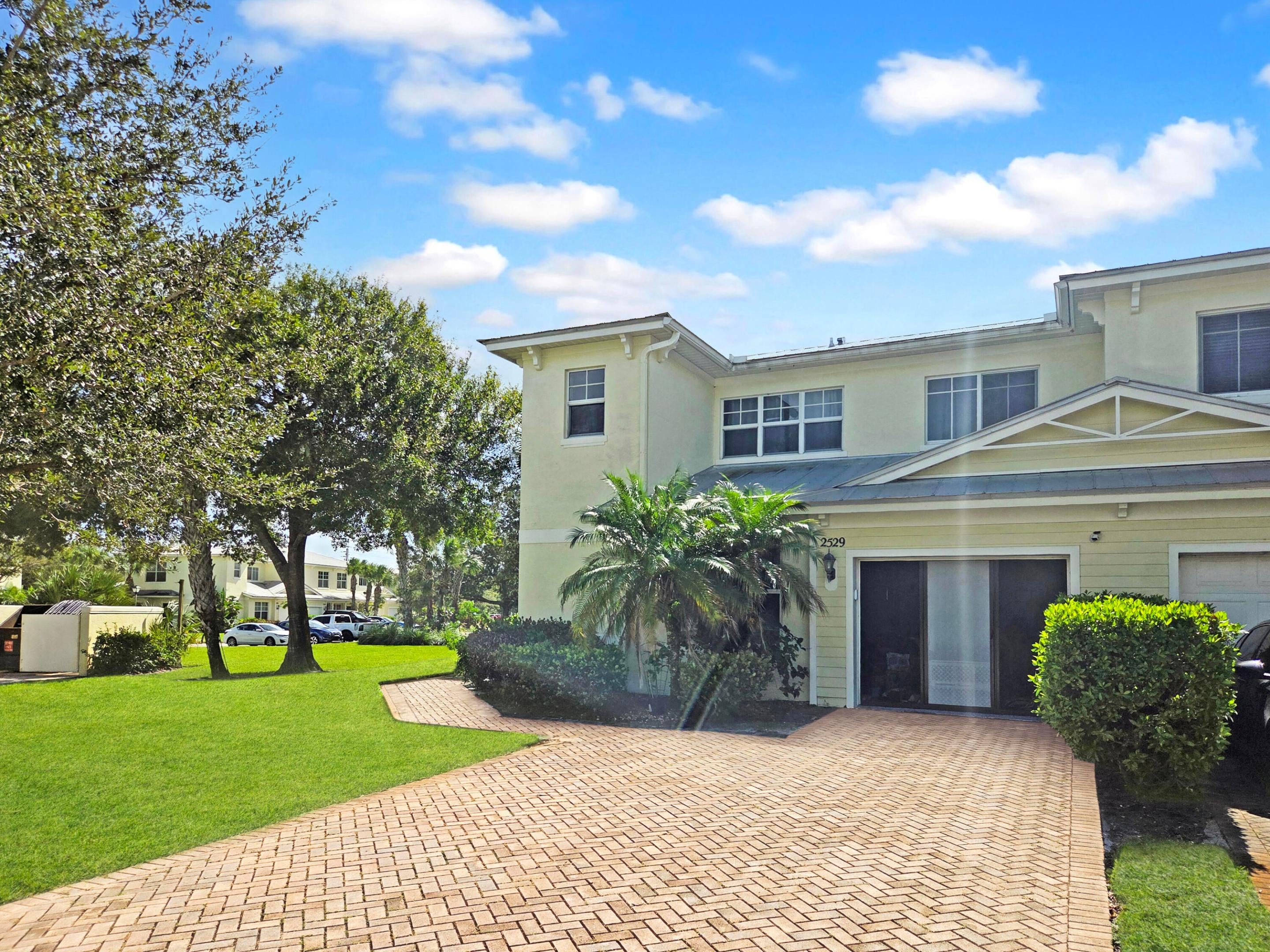 2529 CREEKSIDE Drive