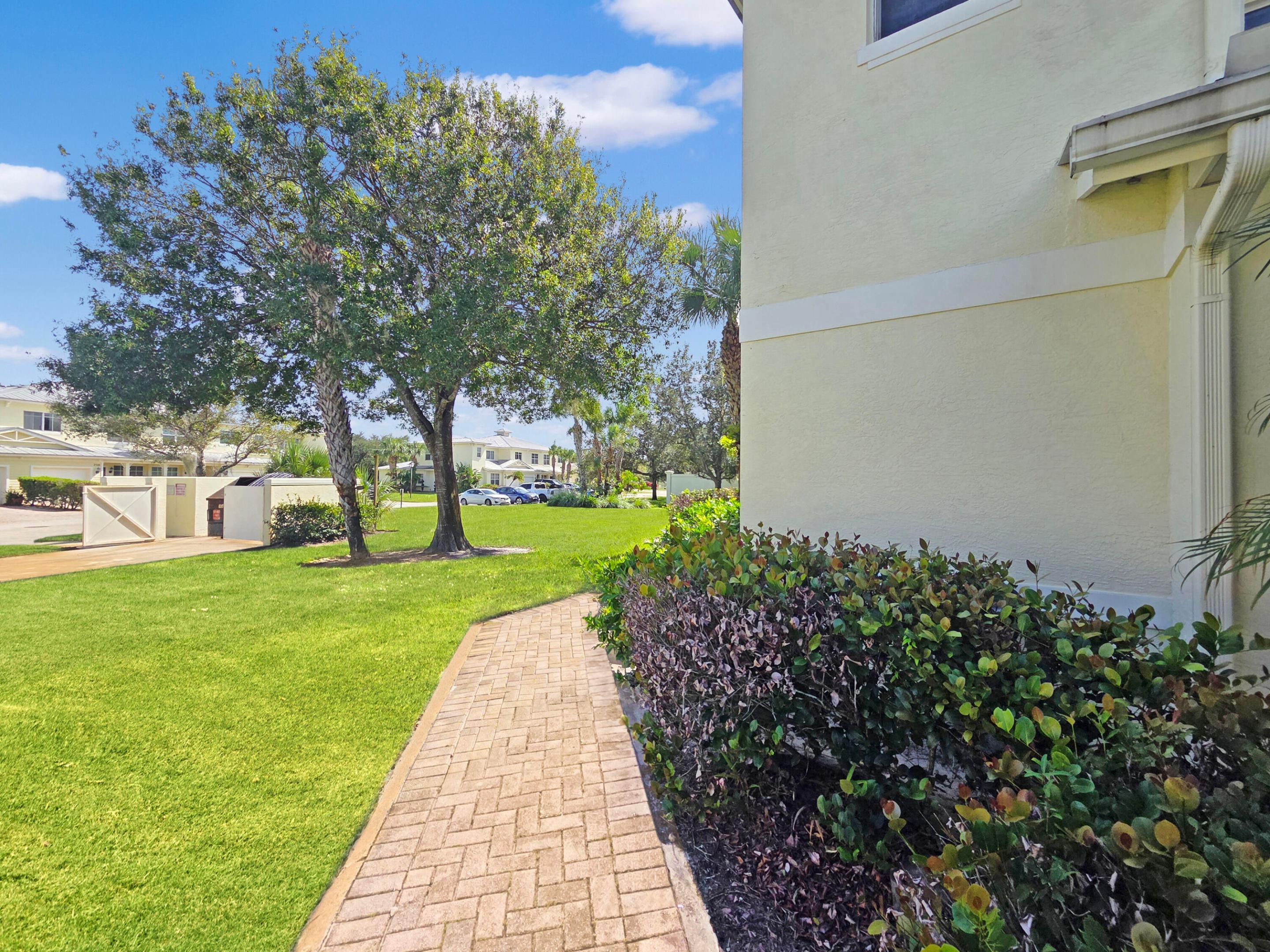 2529 CREEKSIDE Drive