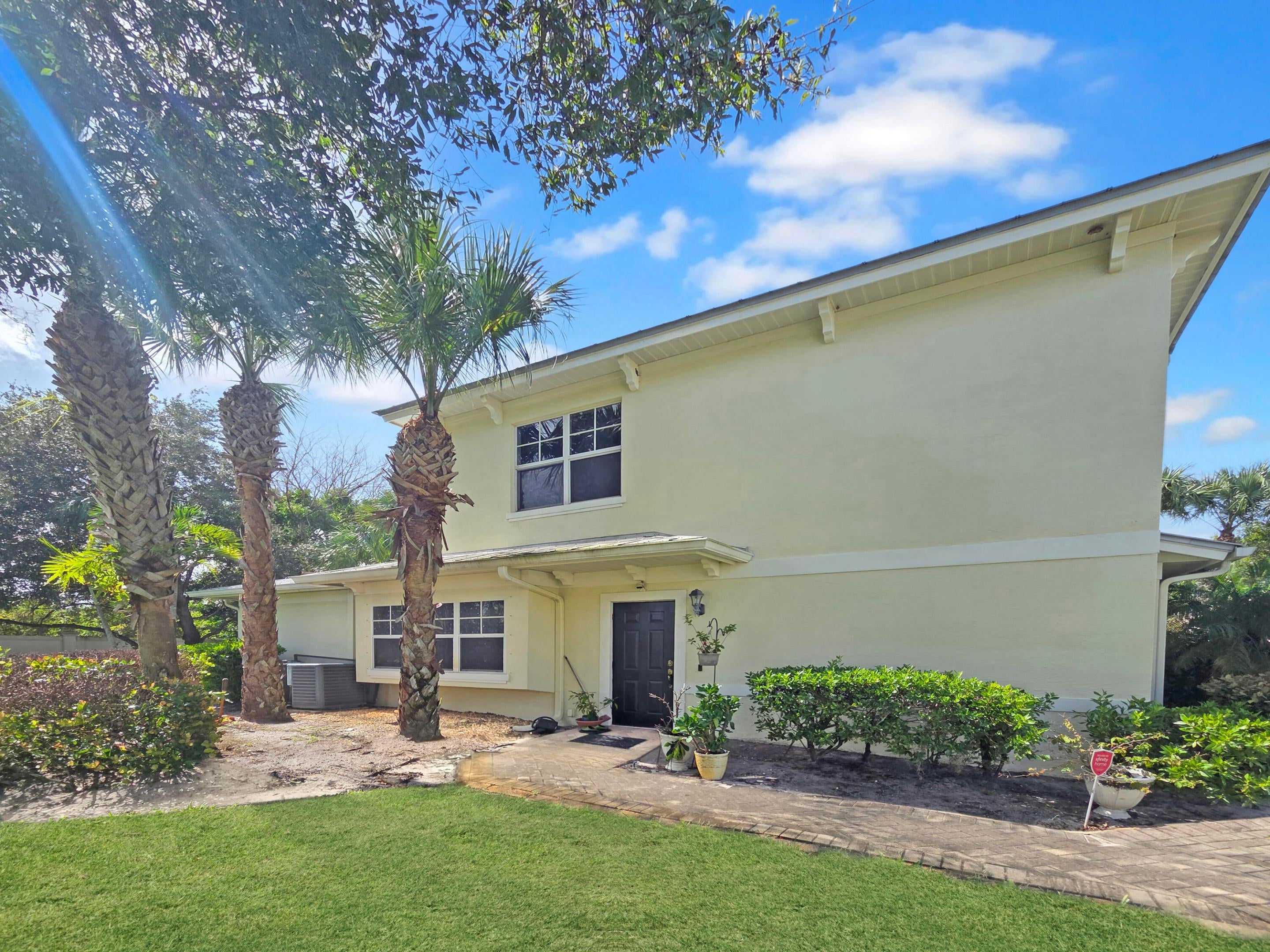 2529 CREEKSIDE Drive