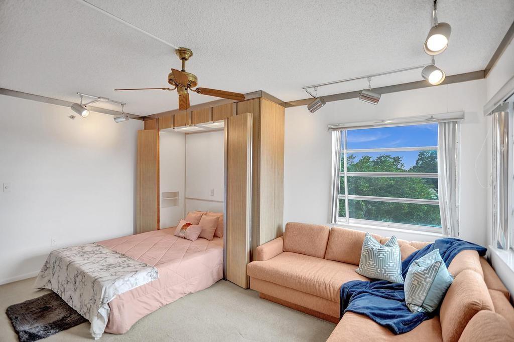 18TH HOLE AT INVERRARY CO - Residential