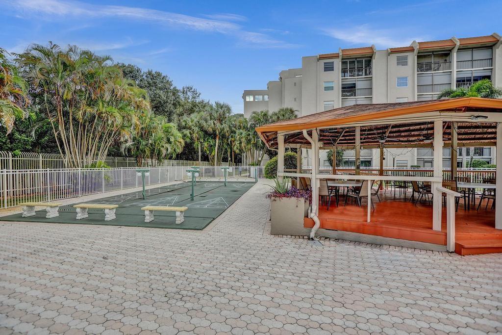 18TH HOLE AT INVERRARY CO - Residential