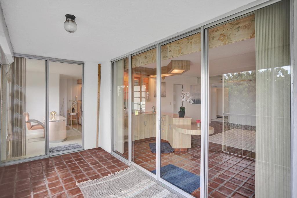 18TH HOLE AT INVERRARY CO - Residential