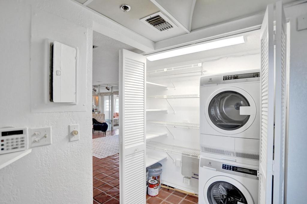 18TH HOLE AT INVERRARY CO - Residential