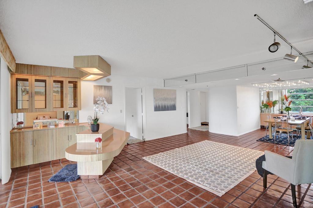 18TH HOLE AT INVERRARY CO - Residential