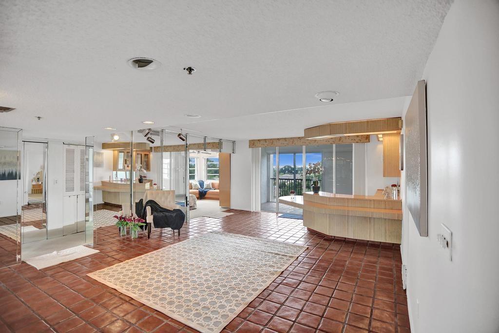 18TH HOLE AT INVERRARY CO - Residential