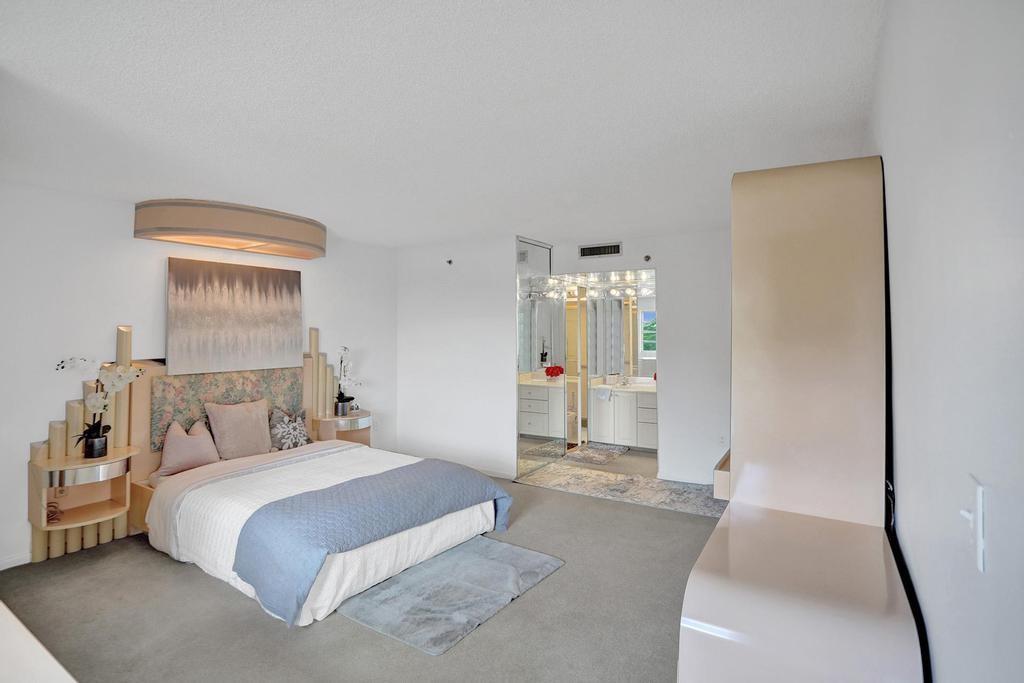 18TH HOLE AT INVERRARY CO - Residential