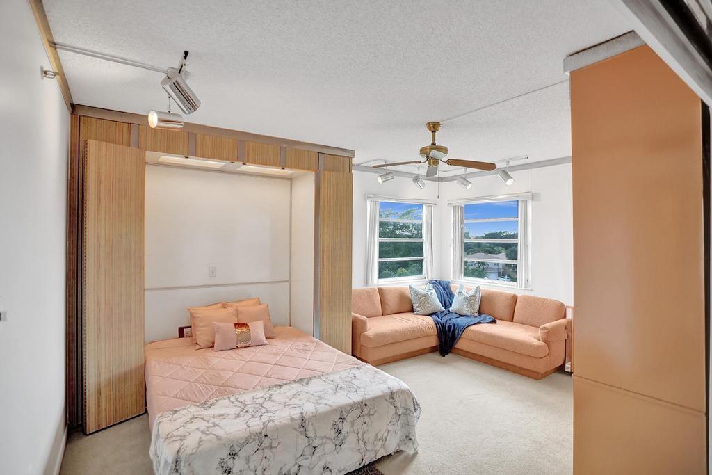 18TH HOLE AT INVERRARY CO - Residential