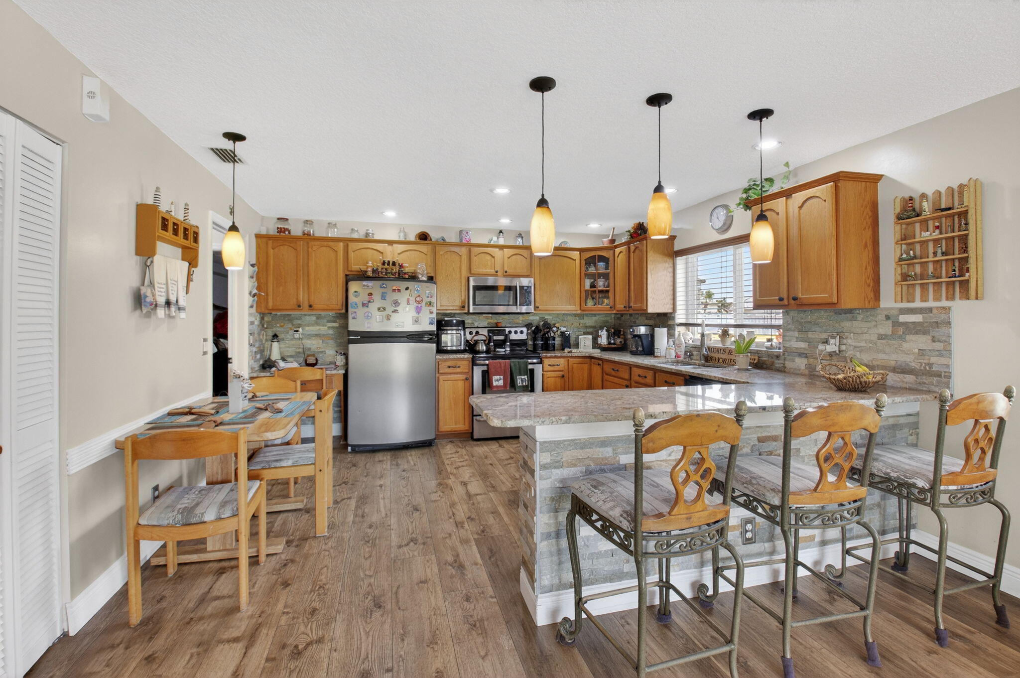 WINDCHIME LAKES - Residential