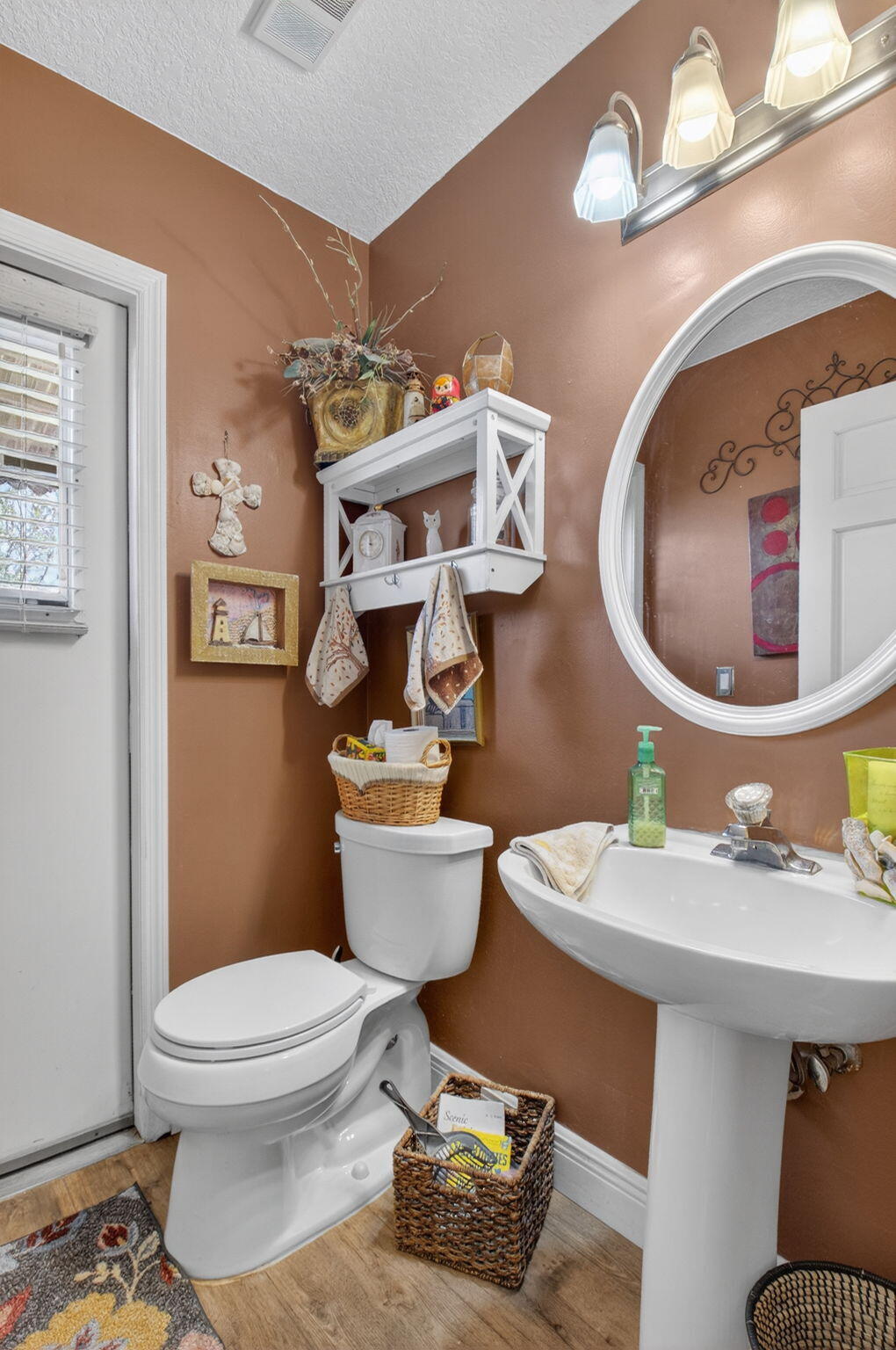 WINDCHIME LAKES - Residential