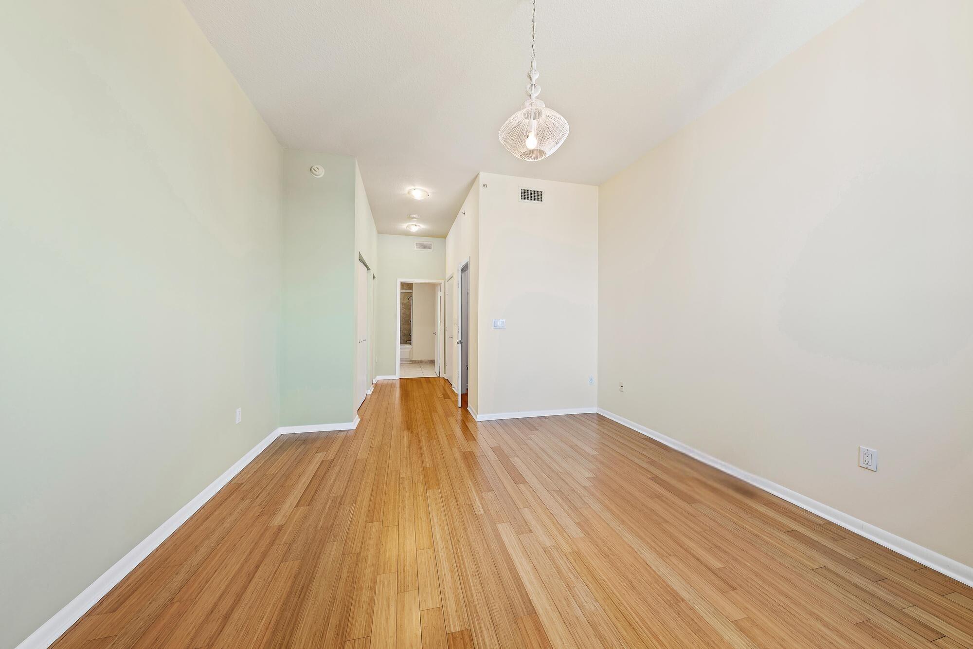 SLADE CONDO - Residential