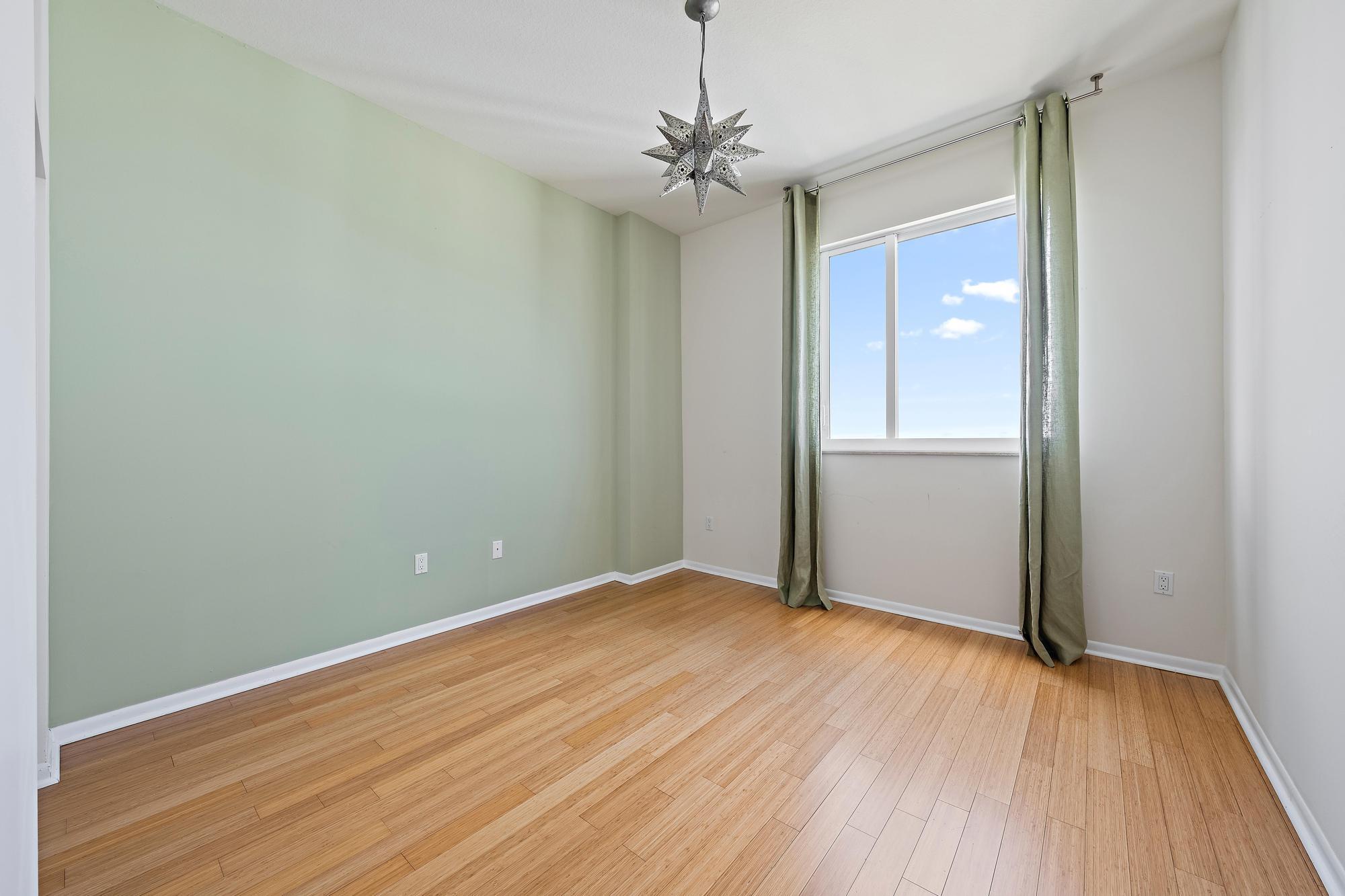 SLADE CONDO - Residential