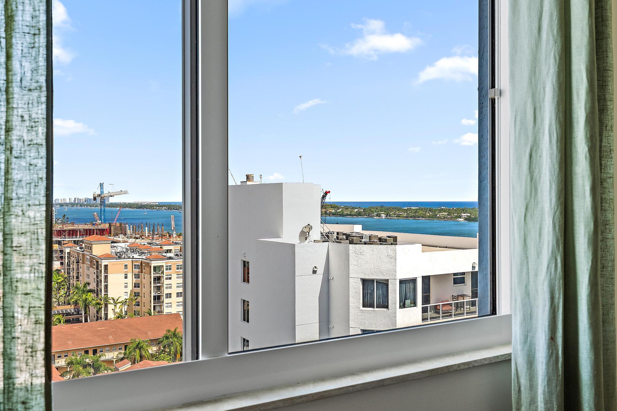 SLADE CONDO - Residential