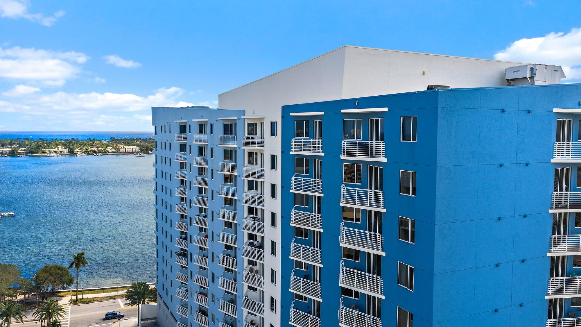 SLADE CONDO - Residential