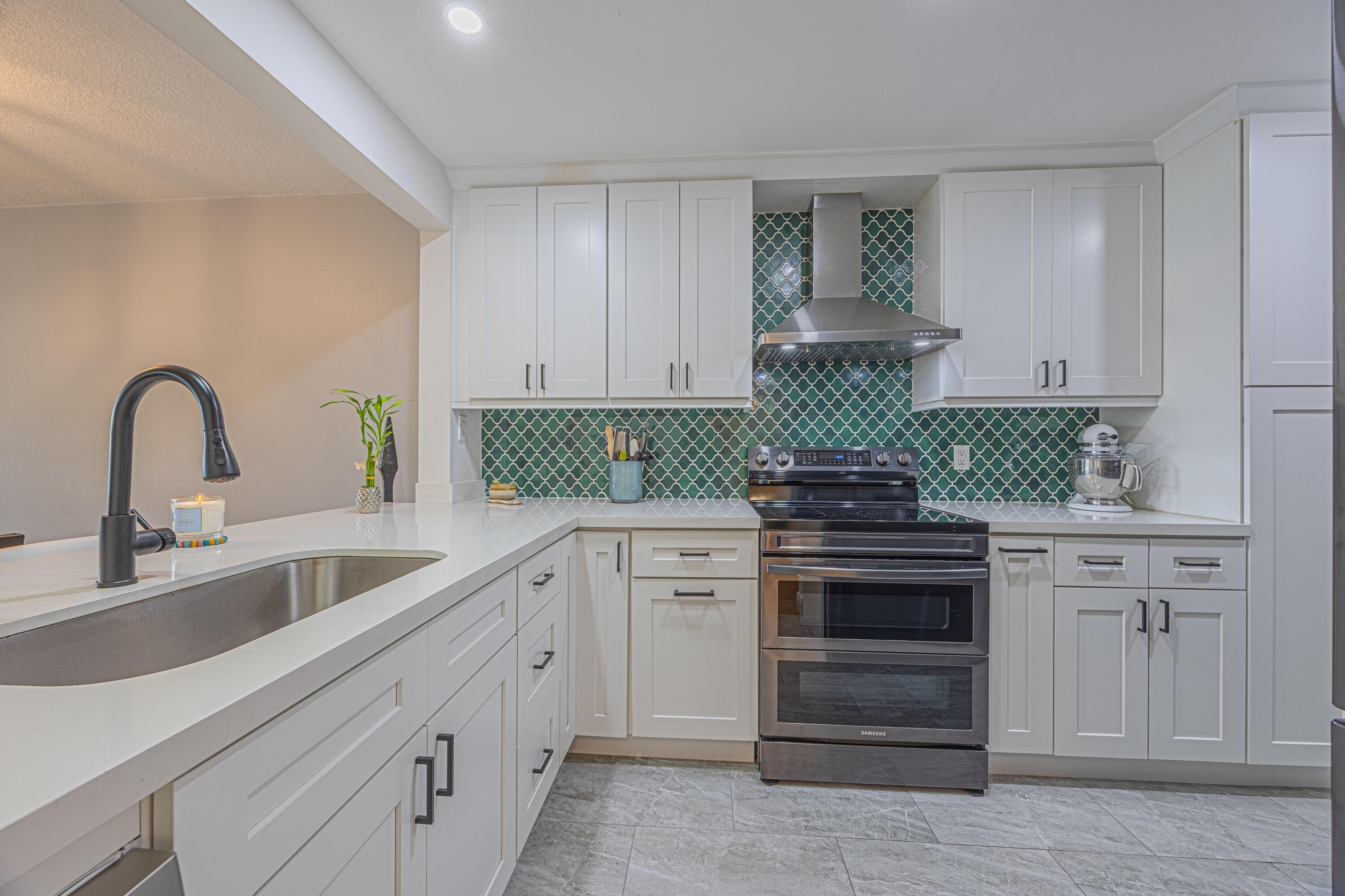 DELRAY OAKS CONDO - Residential