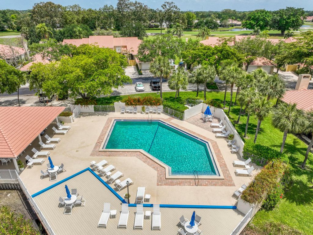 Photo of 132 Old Meadow Way, Palm Beach Gardens, FL 33418 (MLS # B26031230)