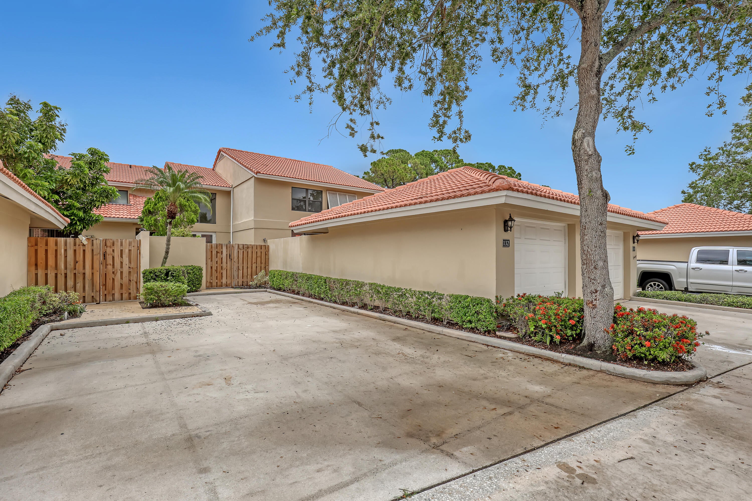 132 Old Meadow Way, Palm Beach Gardens FL 33418