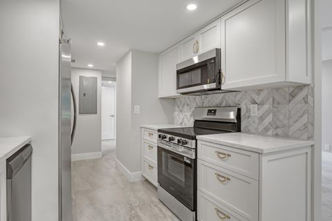 Tiny photo for 132 Old Meadow Way, Palm Beach Gardens, FL 33418 (MLS # B26031230)