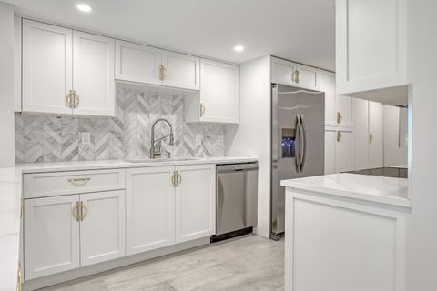 Photo of 132 Old Meadow Way, Palm Beach Gardens, FL 33418 (MLS # B26031230)