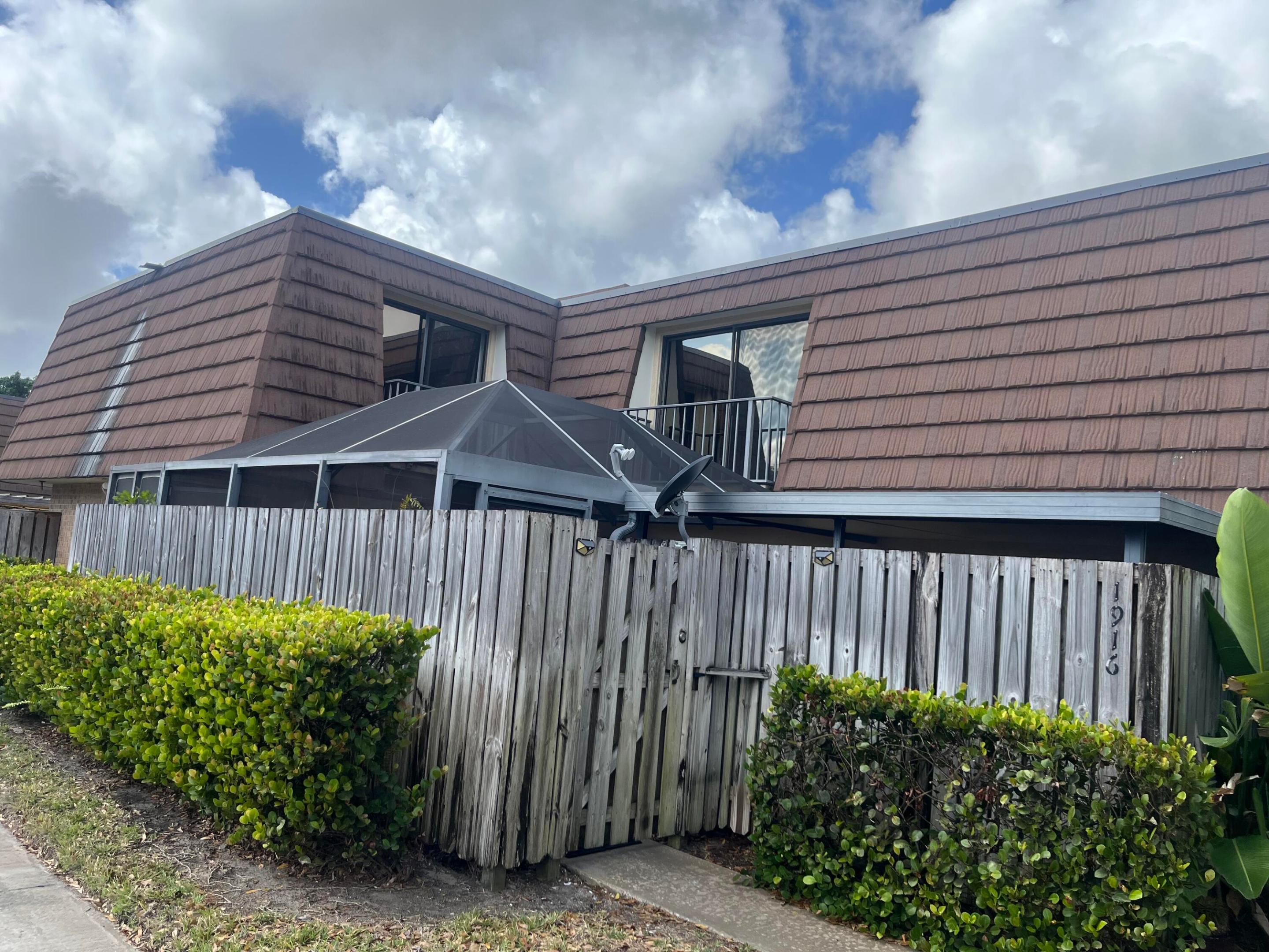 GARDEN LAKES AND GARDEN SQUARE SHOPS - Residential