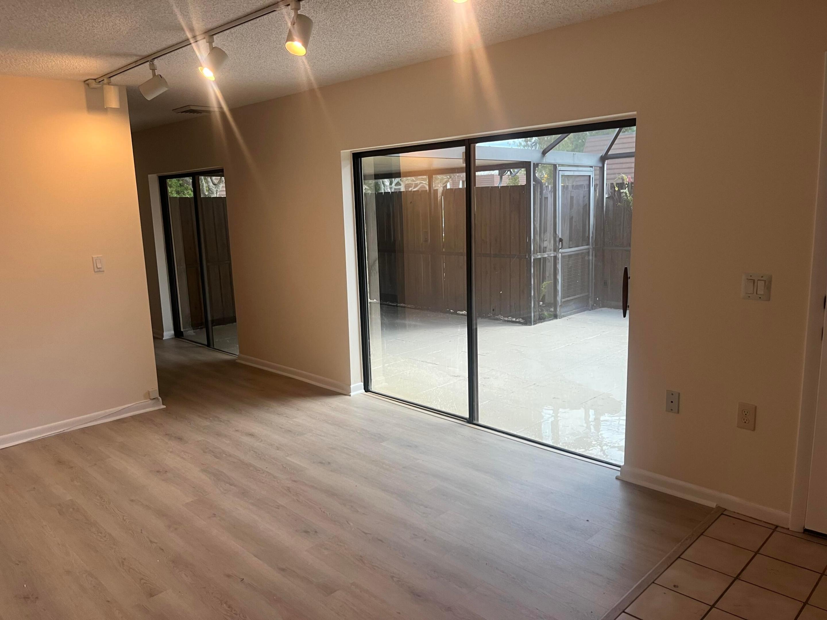 GARDEN LAKES AND GARDEN SQUARE SHOPS - Residential