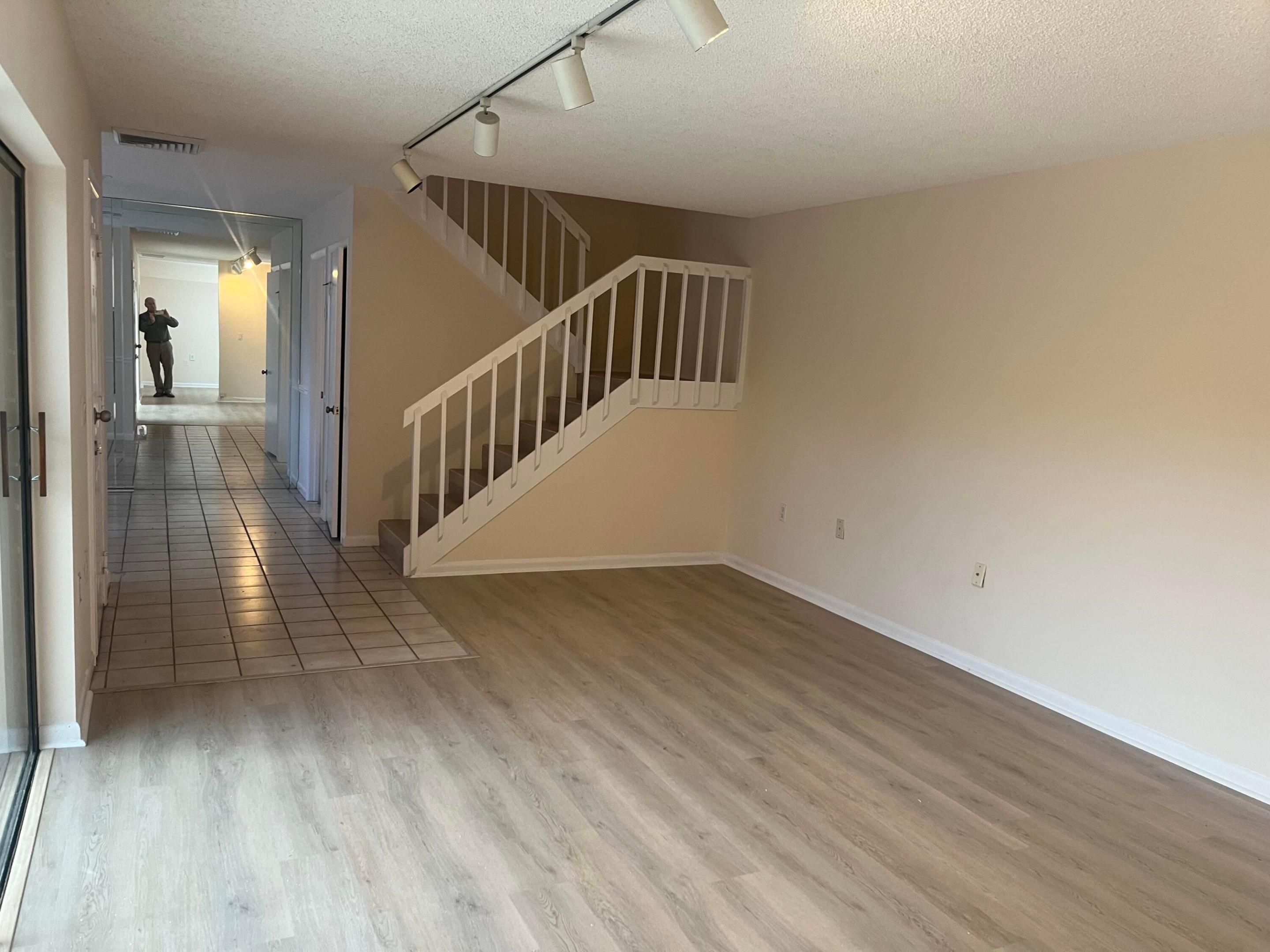 GARDEN LAKES AND GARDEN SQUARE SHOPS - Residential