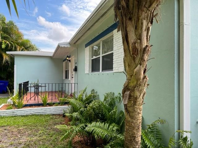 HOLLYWOOD LITTLE RANCHES - Residential