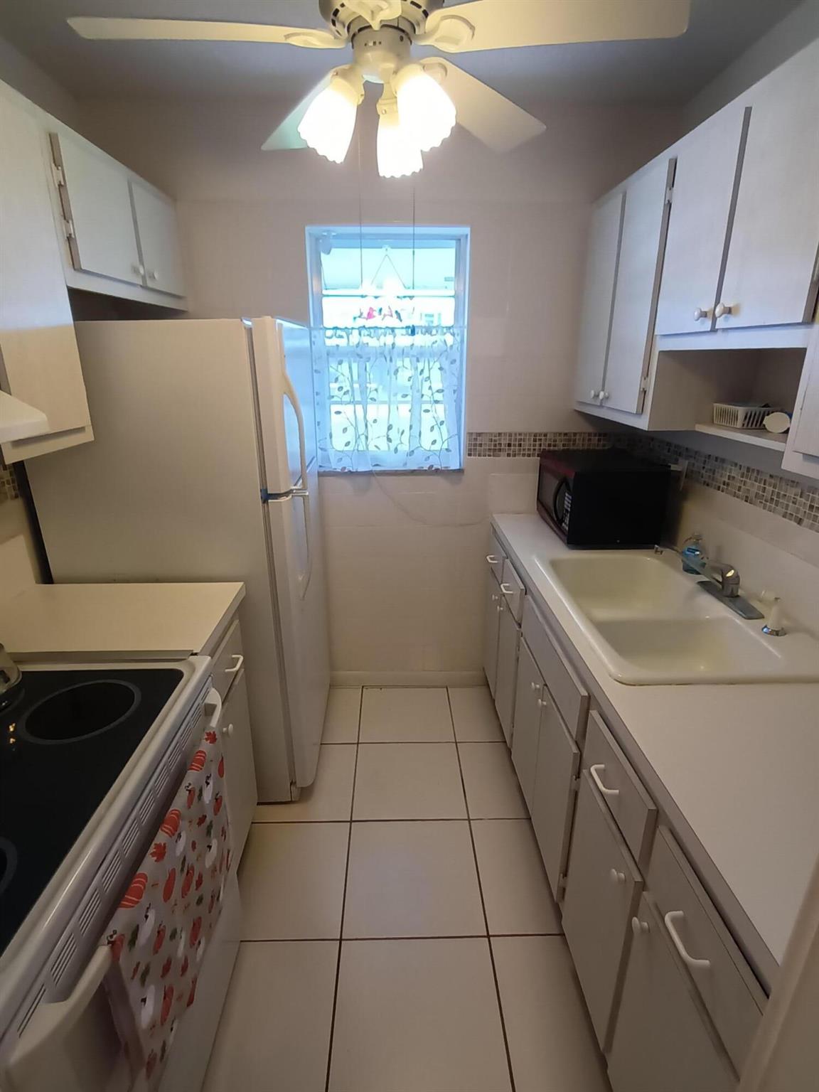 Leisureville Lake Condo - Residential Lease