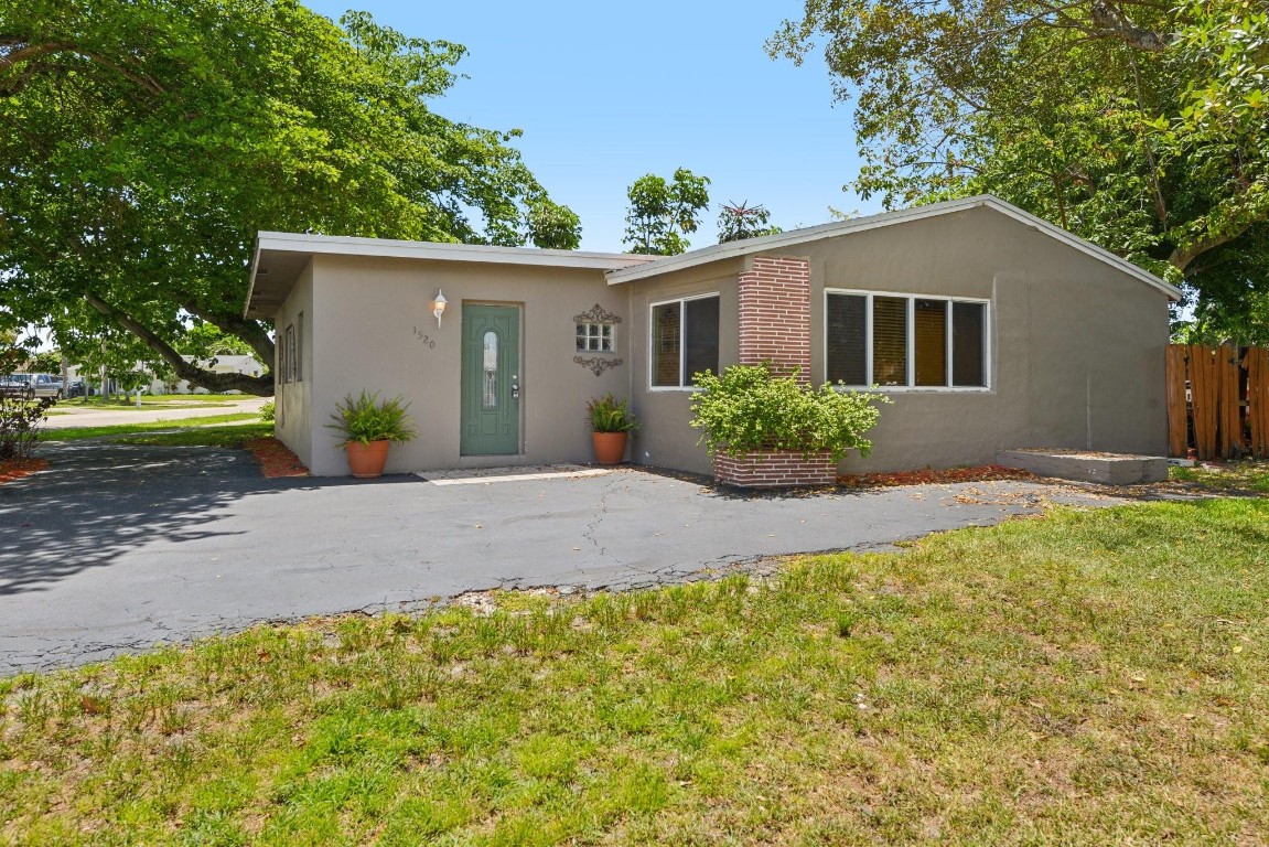 1520 SW 47th Terrace