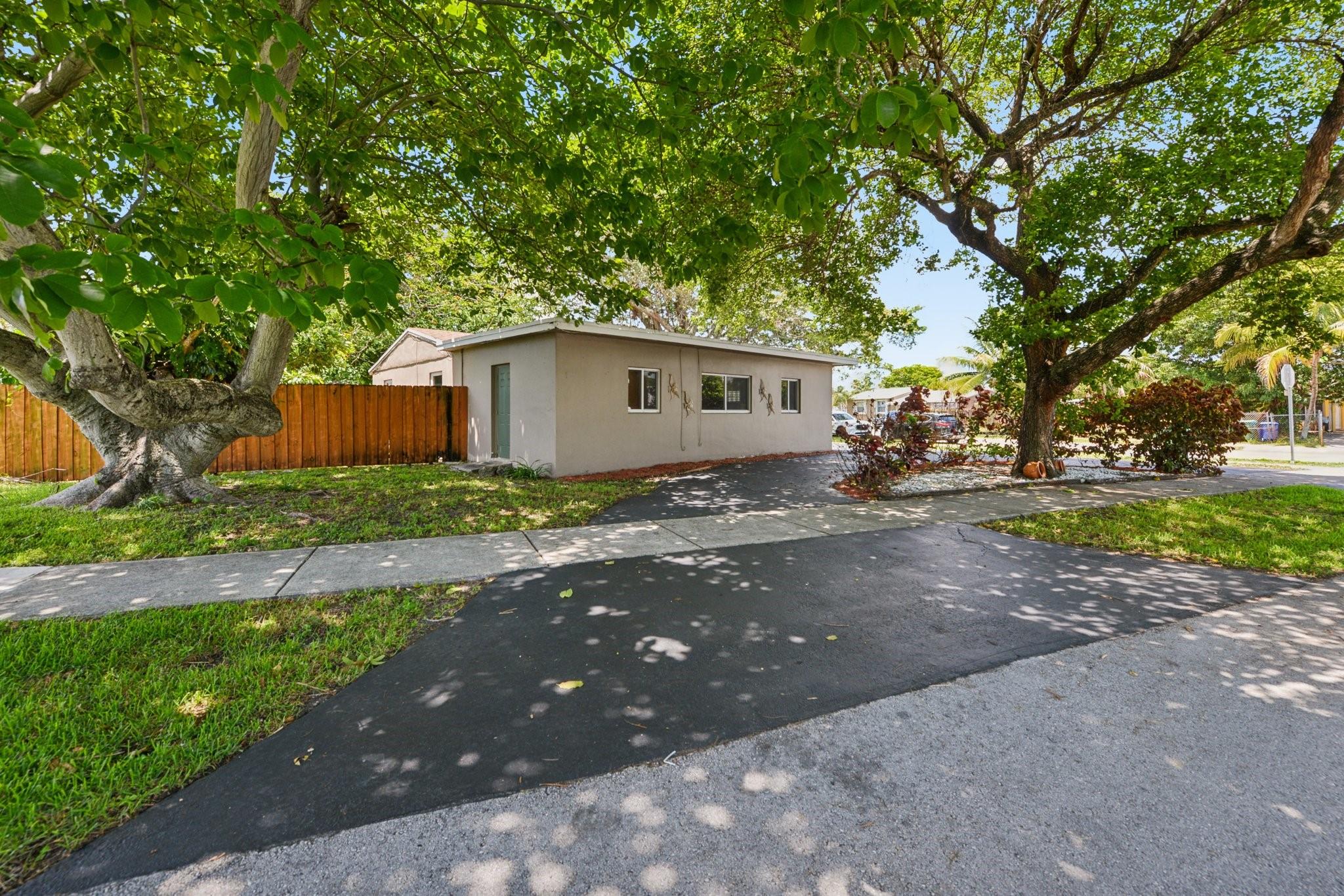 1520 SW 47th Ter