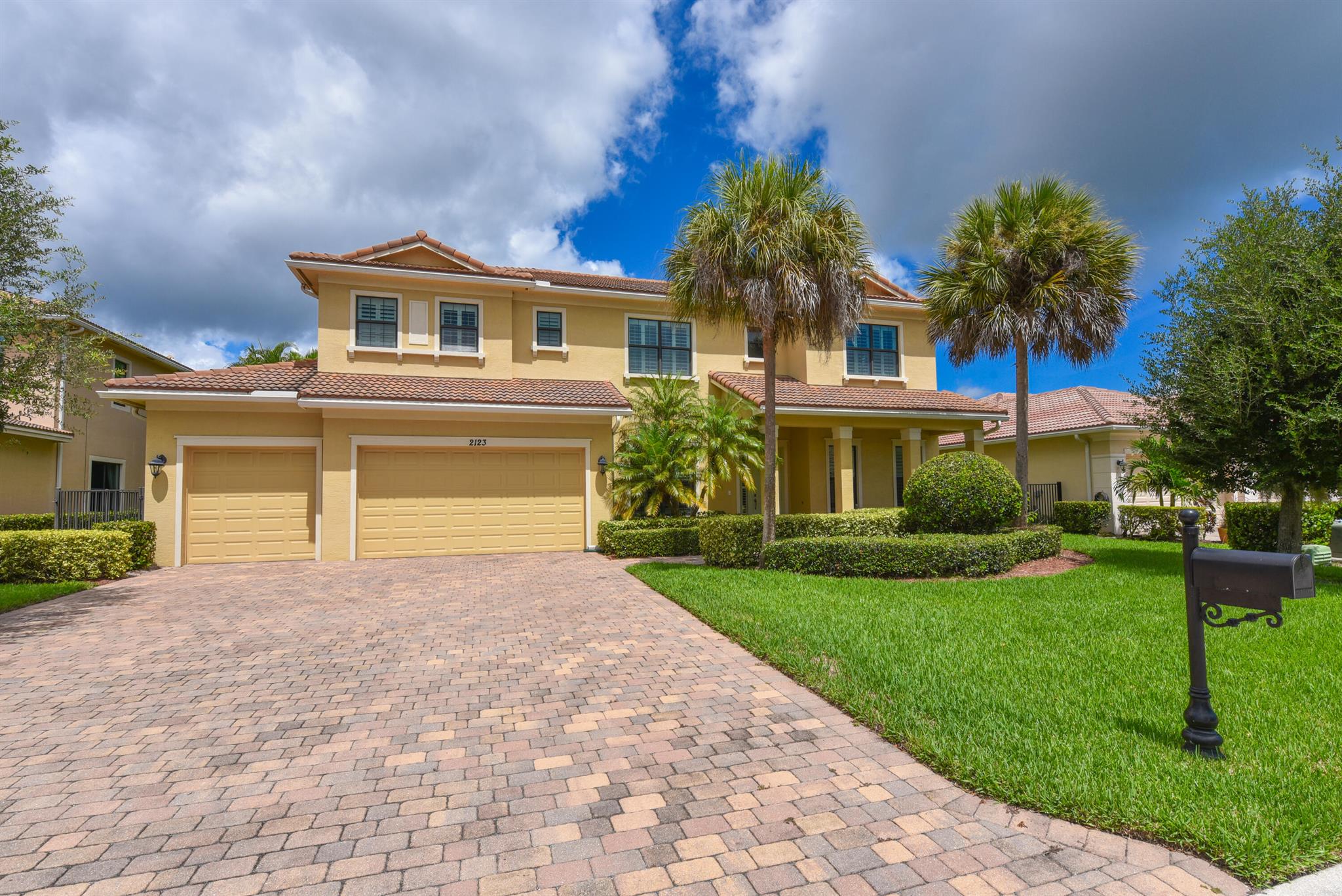 2123 NW Winterberry Trail