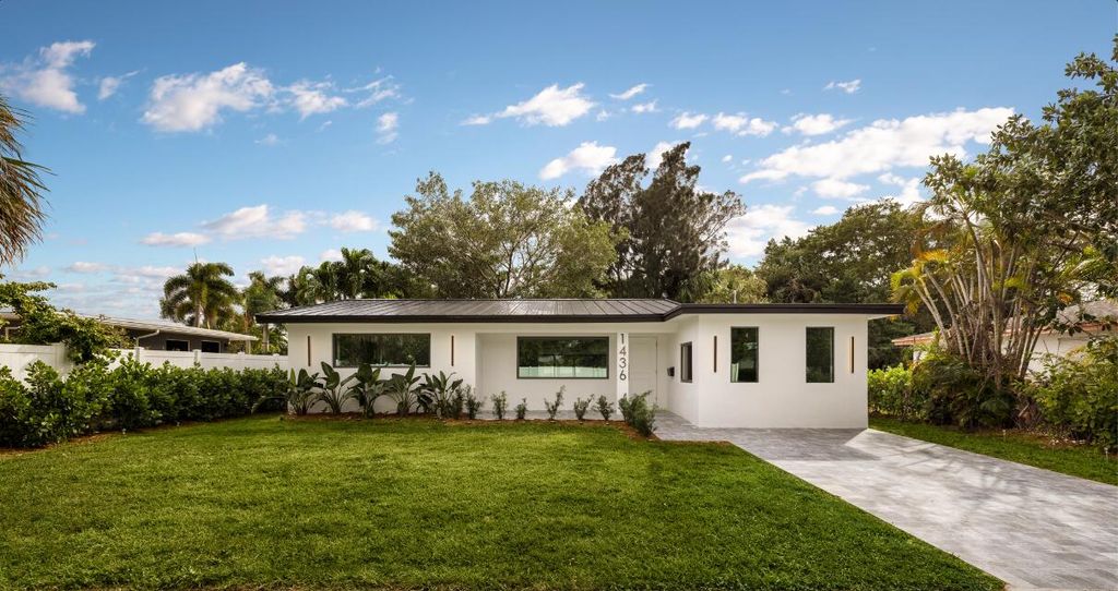 Photo of 1436 NE 37th Street, Oakland Park, FL 33334 (MLS # R11037434)