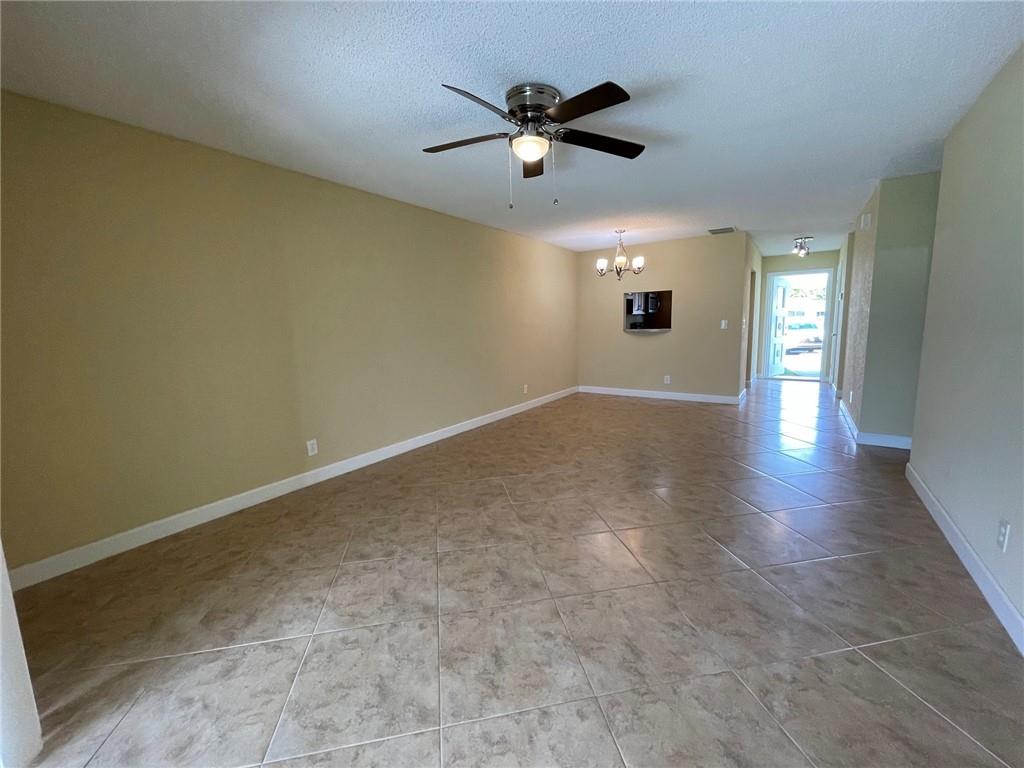 LAUDERDALE WEST - Residential