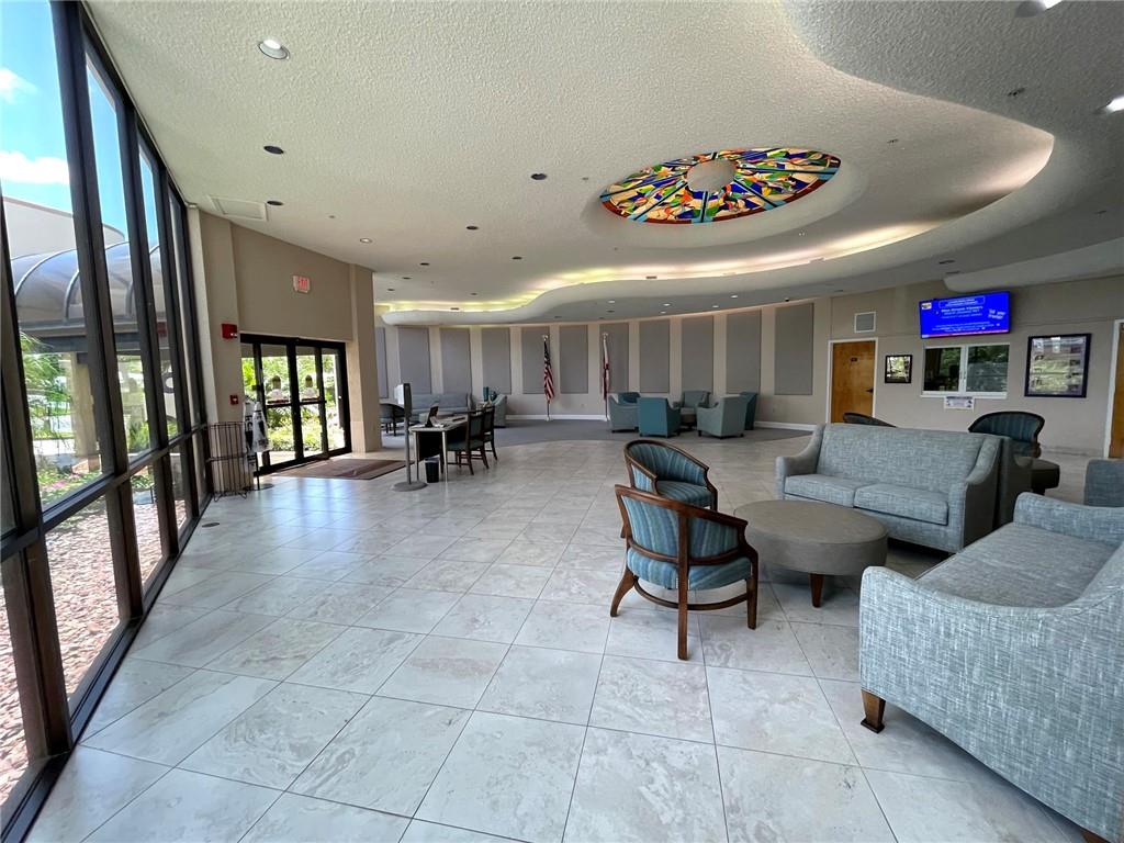 LAUDERDALE WEST - Residential