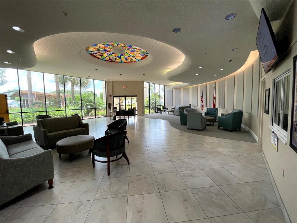 LAUDERDALE WEST - Residential