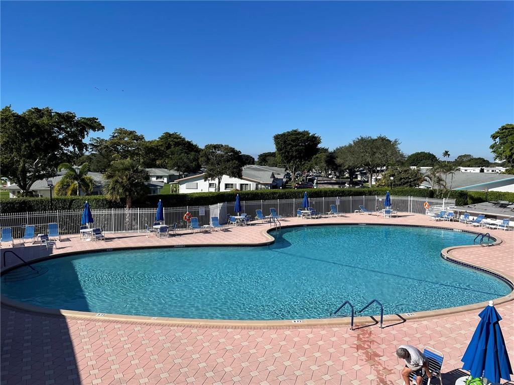 LAUDERDALE WEST - Residential