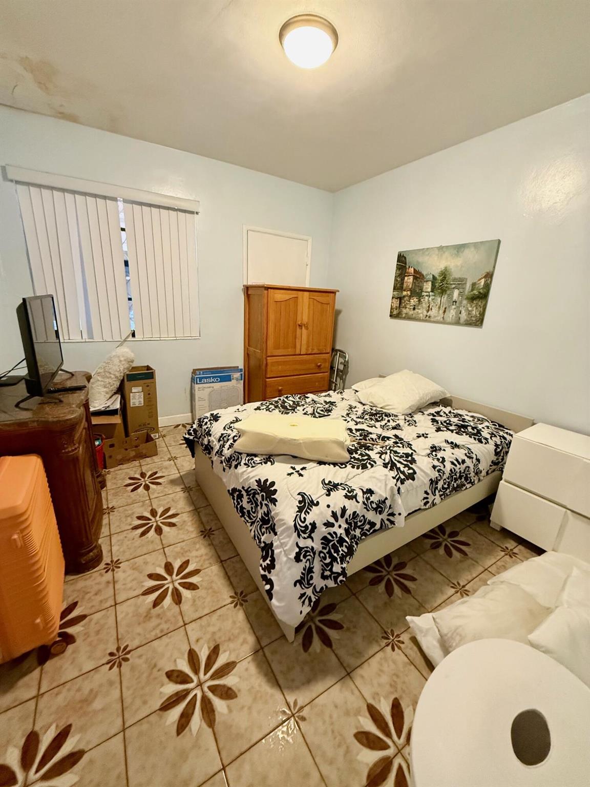 102 NE 9th Court