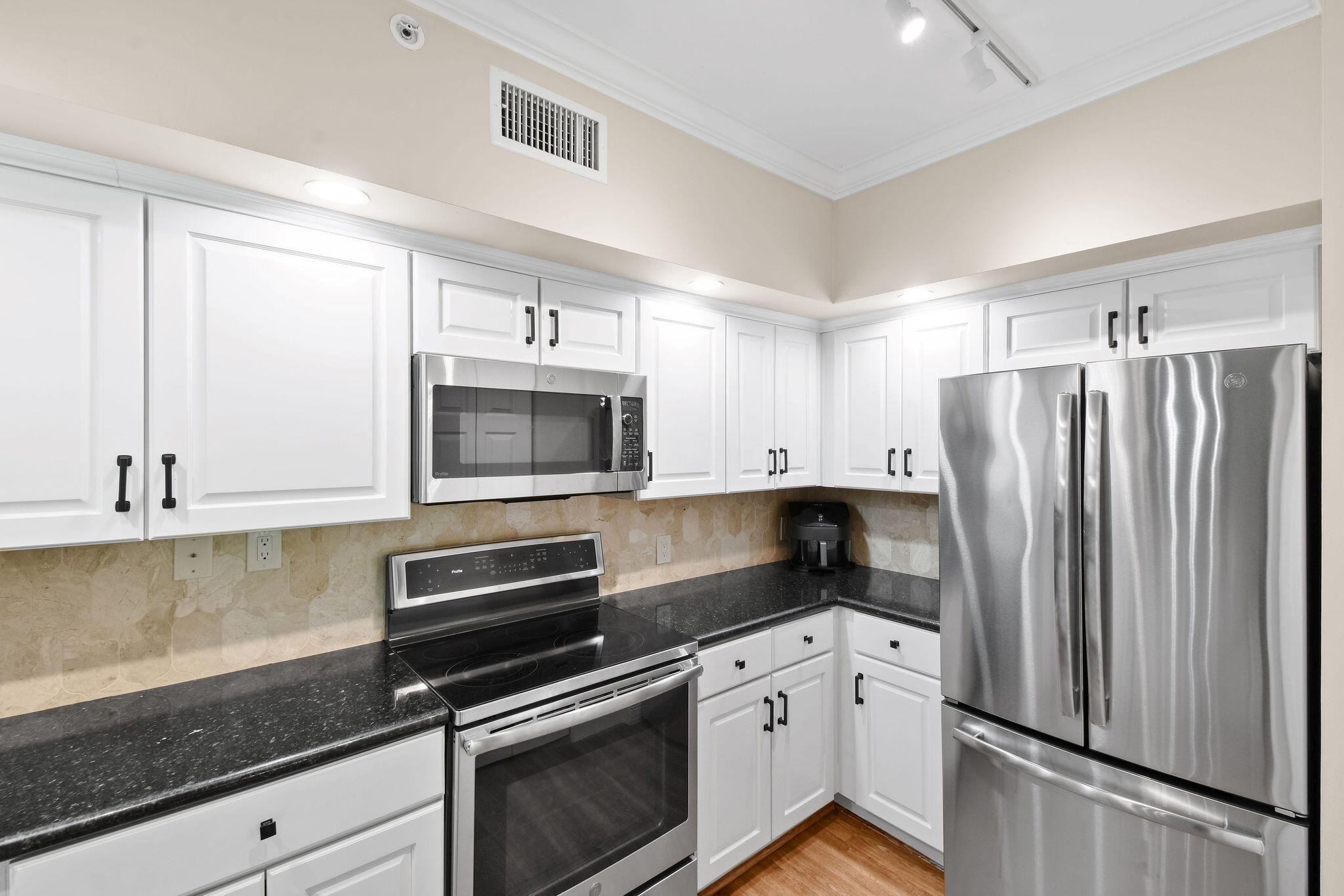 ST ANDREWS AT THE POLO CL - Residential