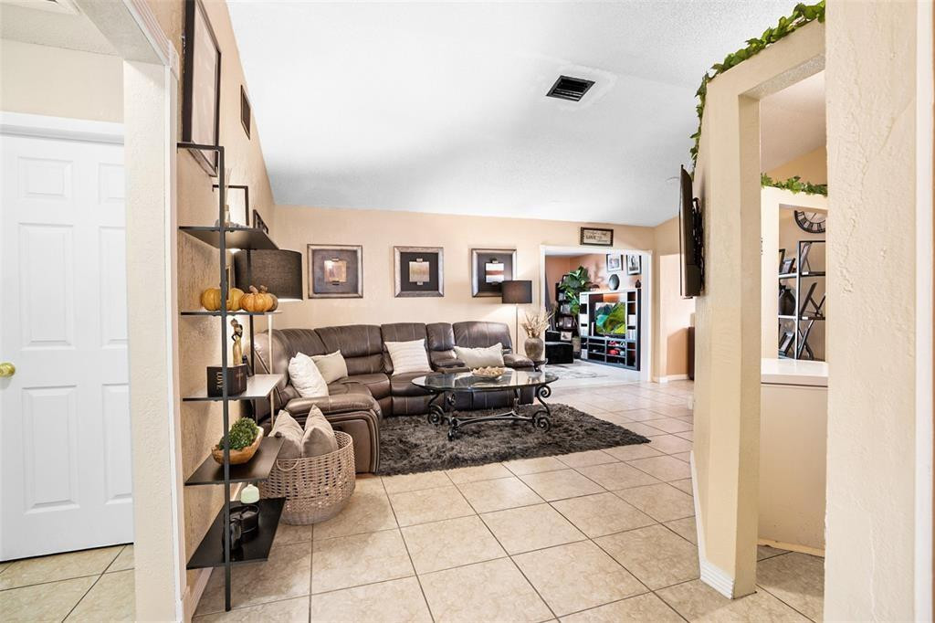 LESLIE ESTATES SEC 14 - Residential